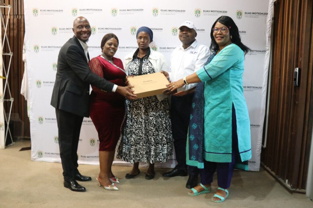 Spectrum Utility Management Celebrates Excellence: Donating Laptops to Elias Motsoaledi’s Top Achieving Matriculants